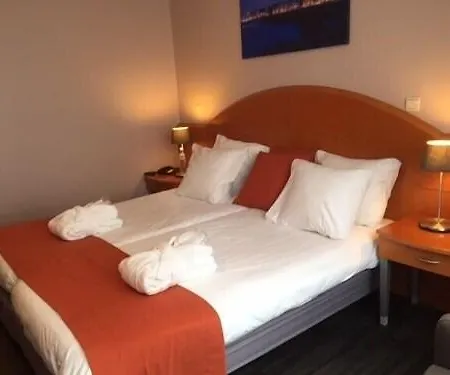 فندق Acces 4*